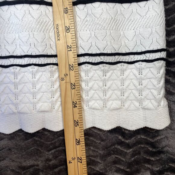 Chicos White Textured Knit Top W/ Black Scalloped Stripes Short Sleeve Womens XL - Picture 9 of 9